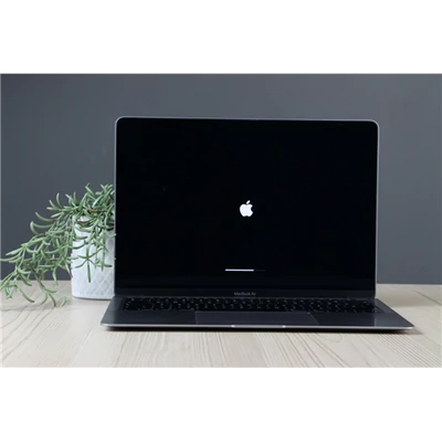 Használt Apple Macbook Air 13" 2018 128/ 8 asztro fekete HUN C+ US-6603