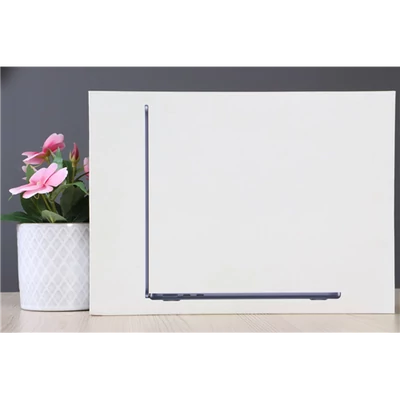Új Apple Macbook Air 13" M4 256/ 16GB Midnight UK US-7222