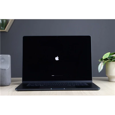 Használt Apple Macbook Air 15" M4 256/ 16GB midnight USA A+ US-8257