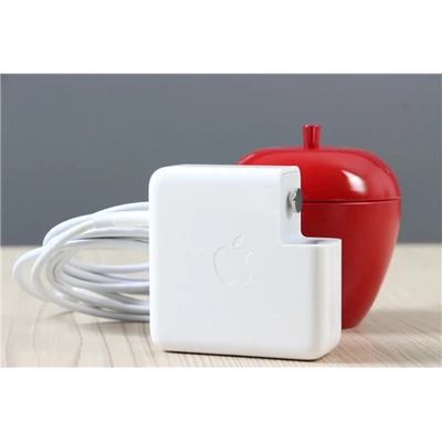 Használt USB-C gyári Apple adapter kábellel 61W