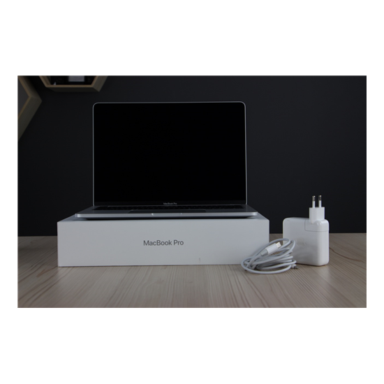 Újszerű Macbook Pro 13" M1 2TB/8 Német dobozos töltővel 90% akku US-4454 MARGINAL