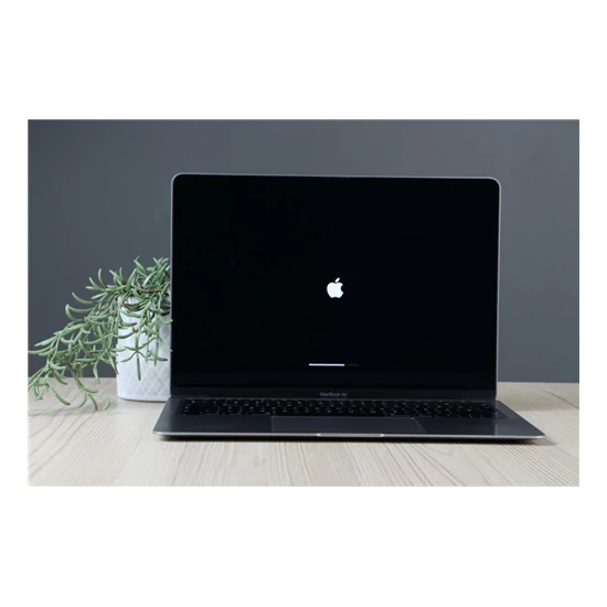 Használt Apple Macbook Air 13" 2018 128/ 8 asztro fekete HUN C+ US-6603