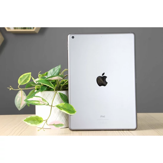 Használt Apple iPad 8 32GB Wifi asztroszürke B US-7882