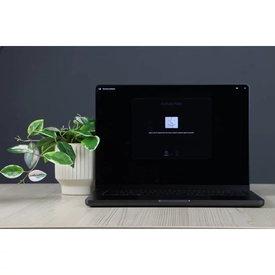 Újszerű MacBook Pro 14" M4 Pro 512/24 asztro fekete US-8376