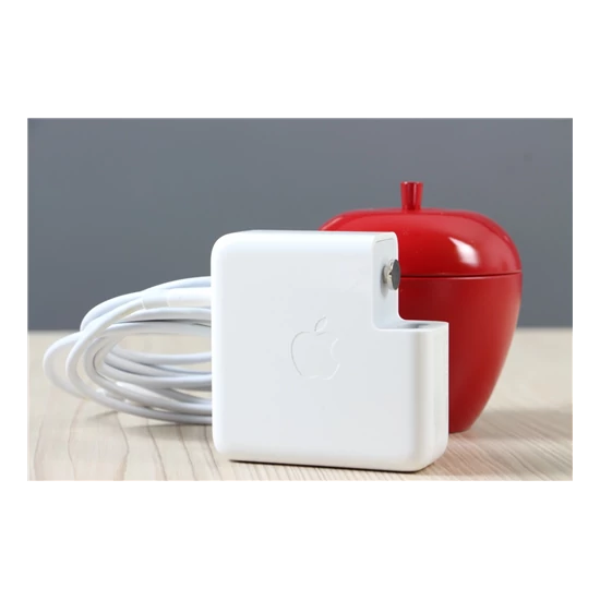 Használt USB-C gyári Apple adapter kábellel 61W